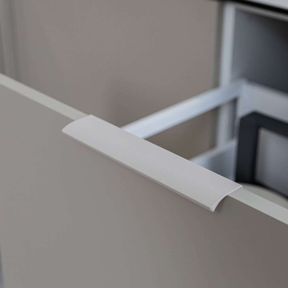 furnituros reikmenis jusu virtuvei turime visko nuo siuksledeziu iki irankiu deklu ir stalo koju bei rankeneliu