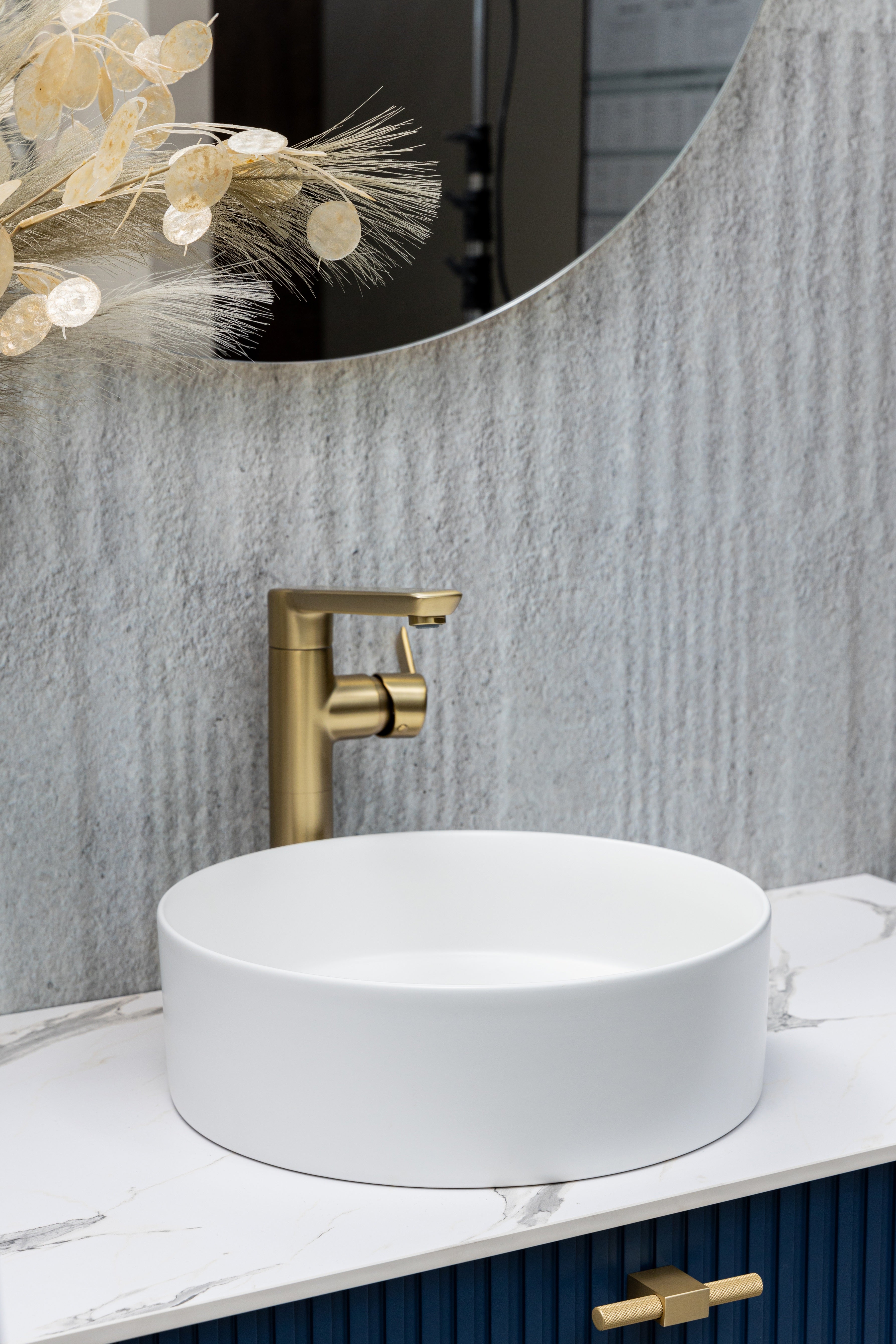 Keraminis apvalus praustuvas Oasis, 35x35x11 cm, matinė balta