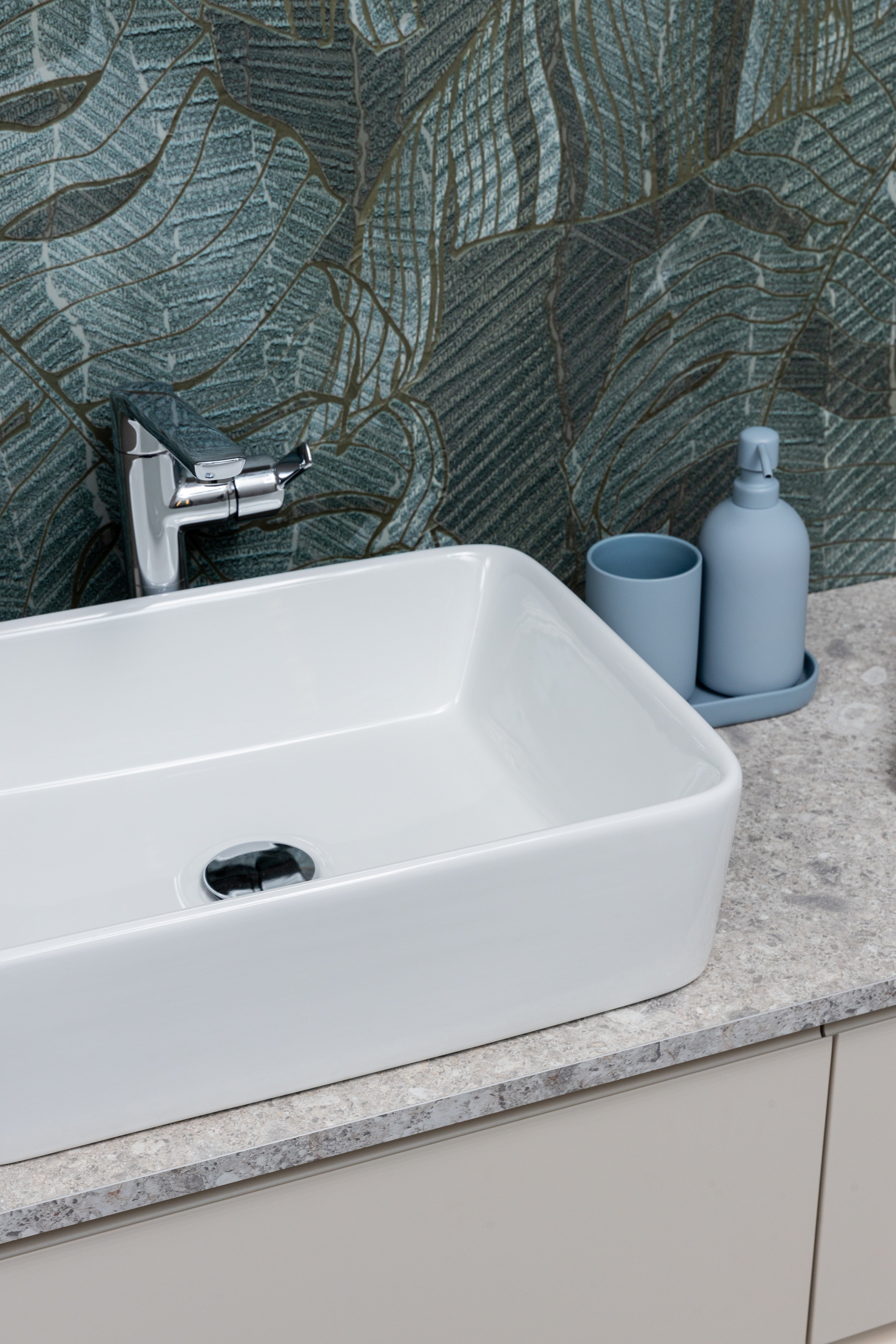 Keraminis praustuvas Contour, 48x37x13 cm, blizgi balta