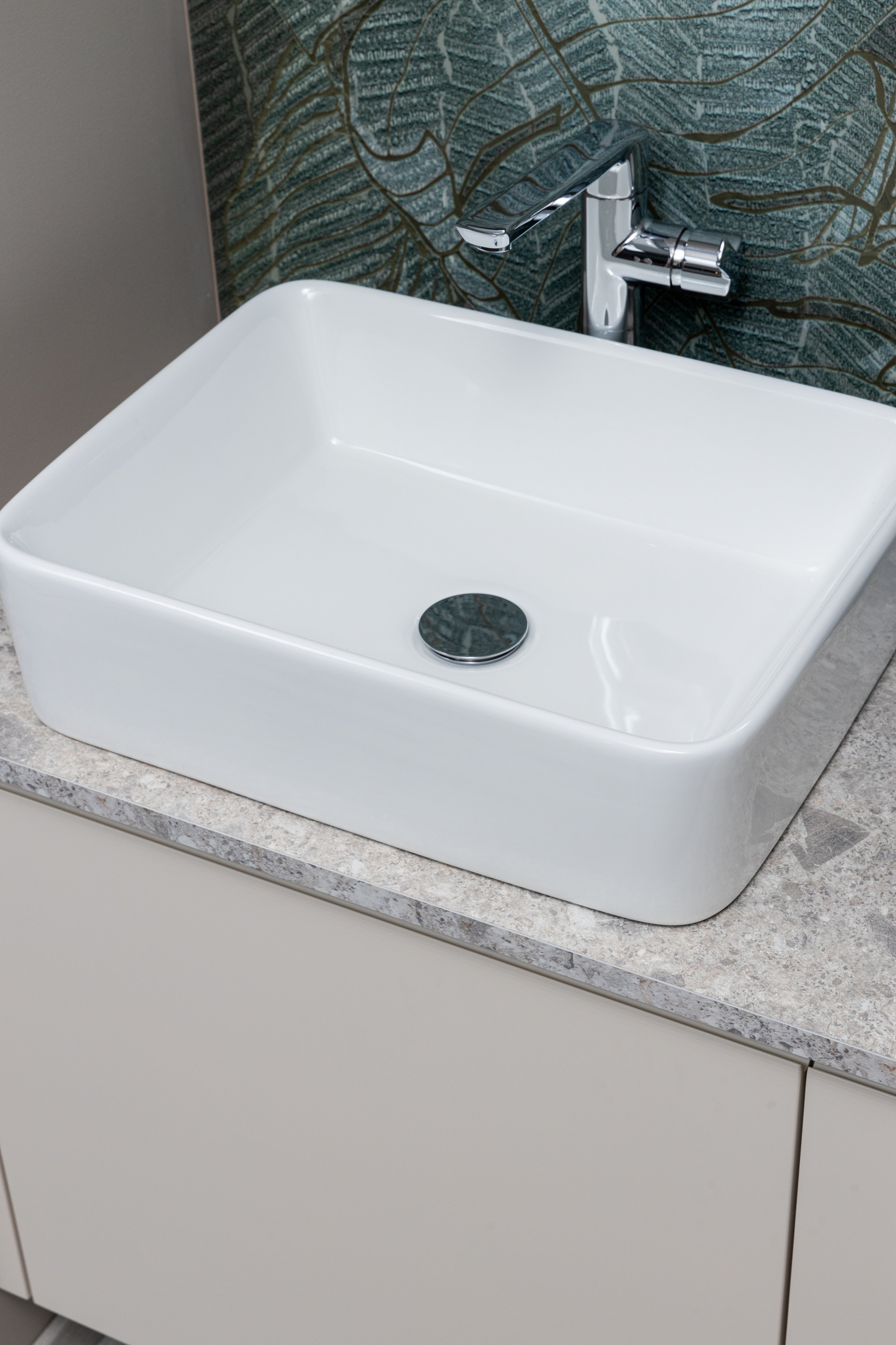 Keraminis praustuvas Contour, 48x37x13 cm, blizgi balta