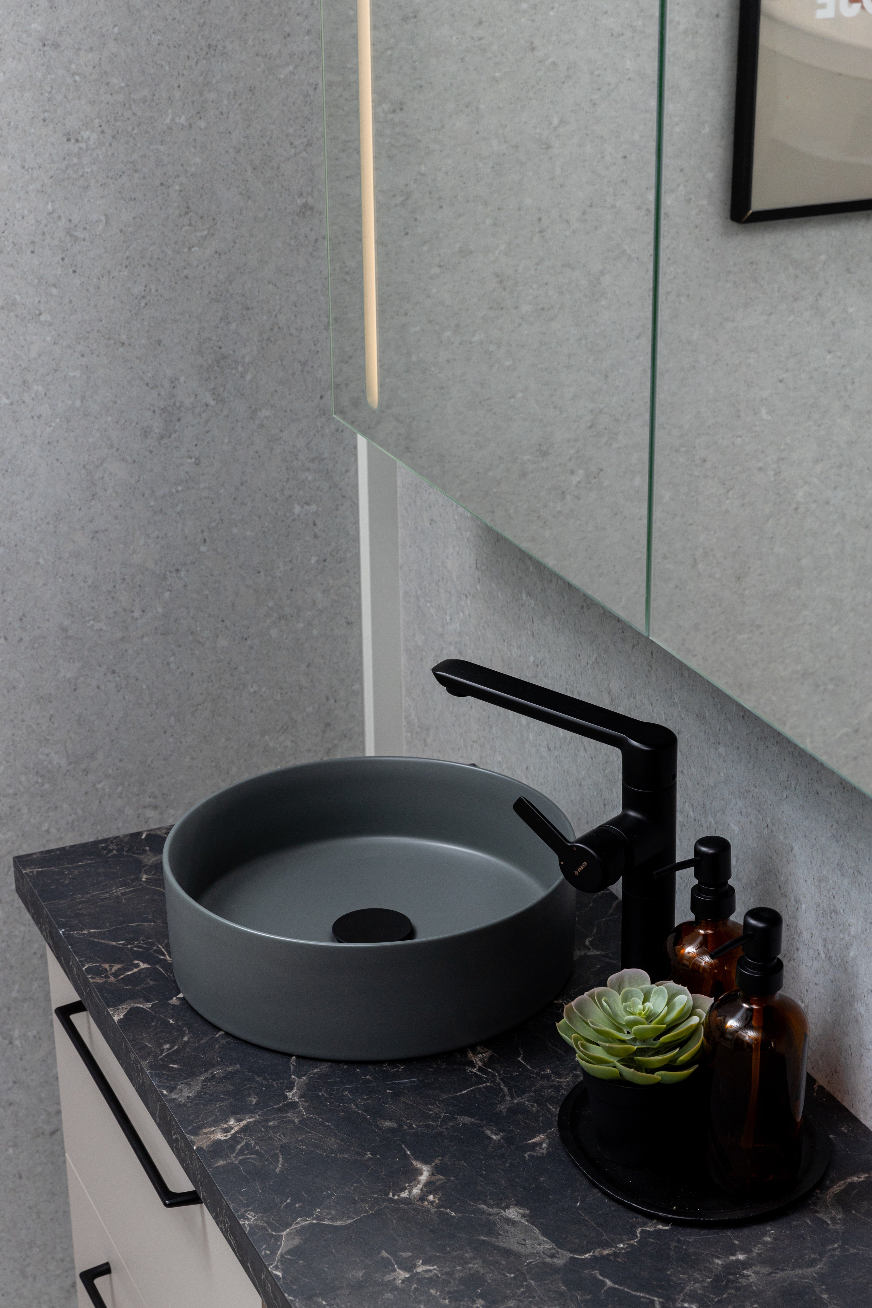 Keraminis apvalus praustuvas Oasis, 35x35x11 cm, matinė tamsiai pilka