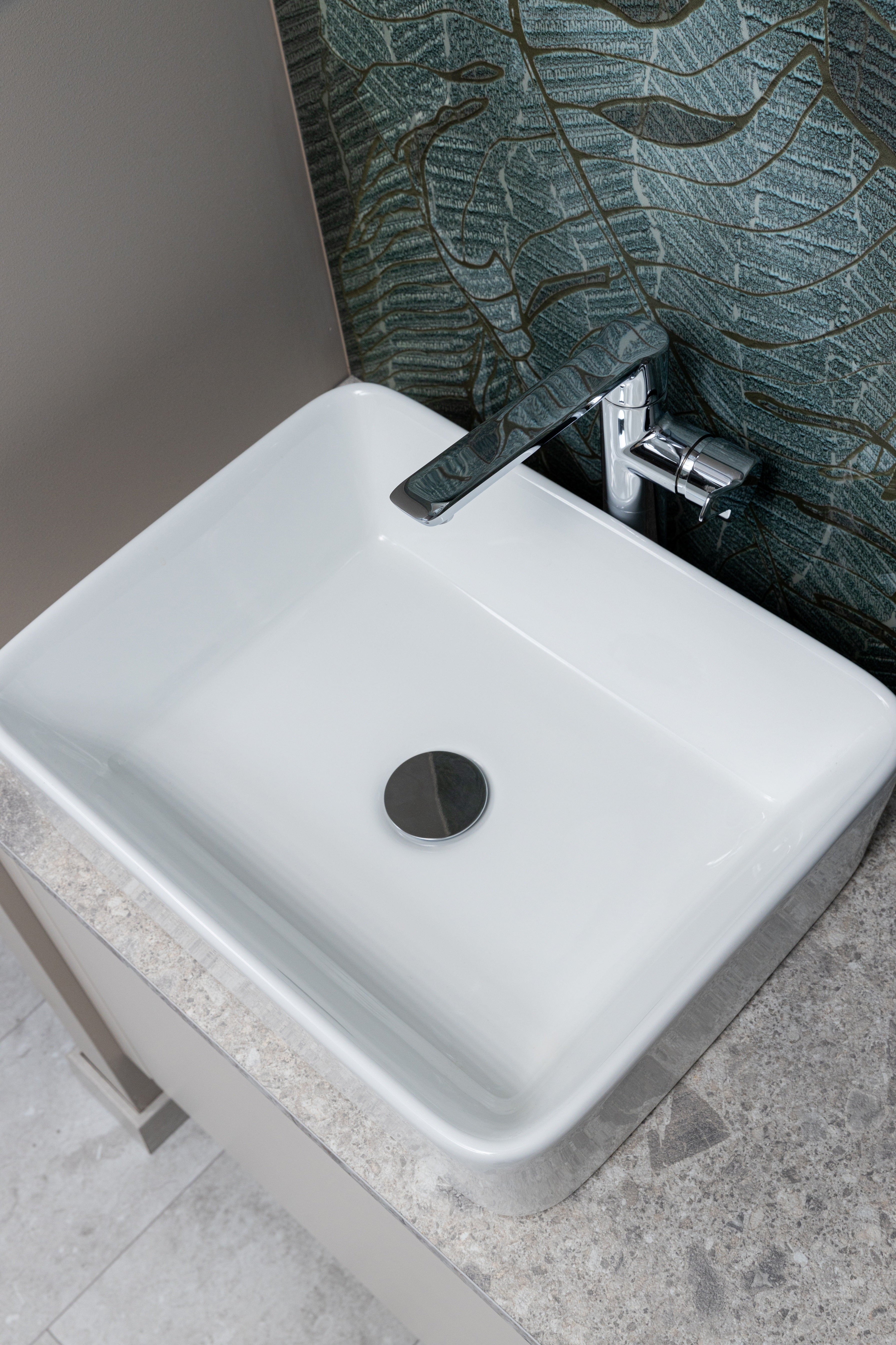 Keraminis praustuvas Contour, 48x37x13 cm, blizgi balta