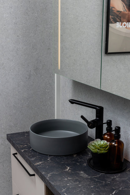 Keraminis apvalus praustuvas Oasis, 35x35x11 cm, matinė tamsiai pilka