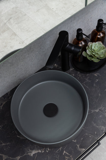 Keraminis apvalus praustuvas Oasis, 35x35x11 cm, matinė tamsiai pilka