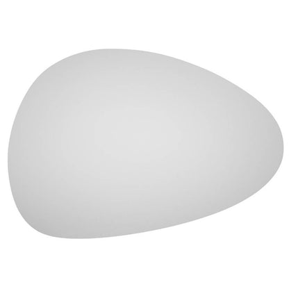 Skandinavisko dizaino netaisyklingos formos veidrodis su LED juosta, kuri subtiliai apsviecia veidrodzio krastus ir suteikia interjerui jaukumo